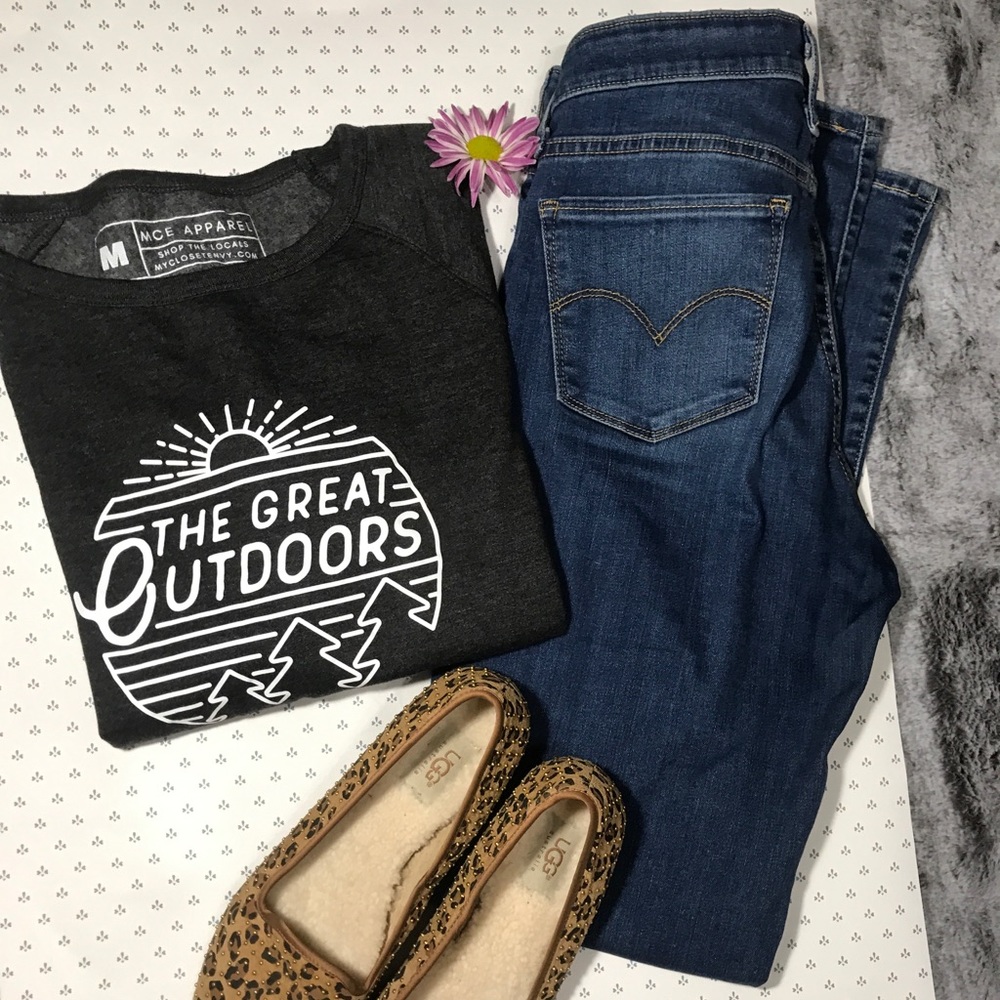 “The great outdoors” gray crew neck sweater